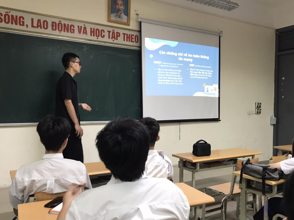 CyberClass THPT Chuyên Hà Nội Amsterdam